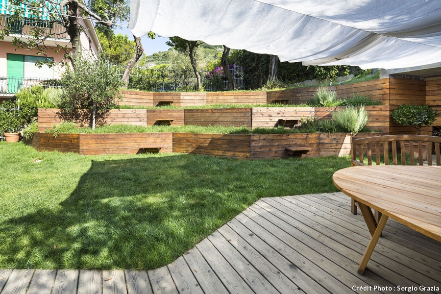 decoration jardin en pente
