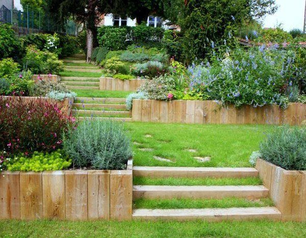 decoration jardin en pente